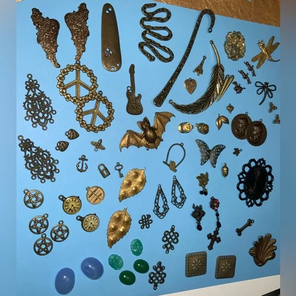 Huge Assorted Lot of Gold and Antique Bronze Pendant & Charms Collection - Lot 1 - Picture 3 of 16